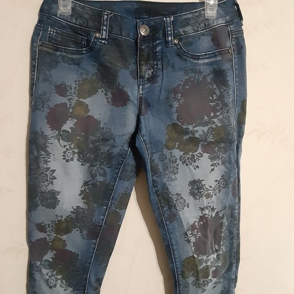 Maurices Women's Floral Print Mid Rise Jeans in Size S-R - Picture 4 of 8